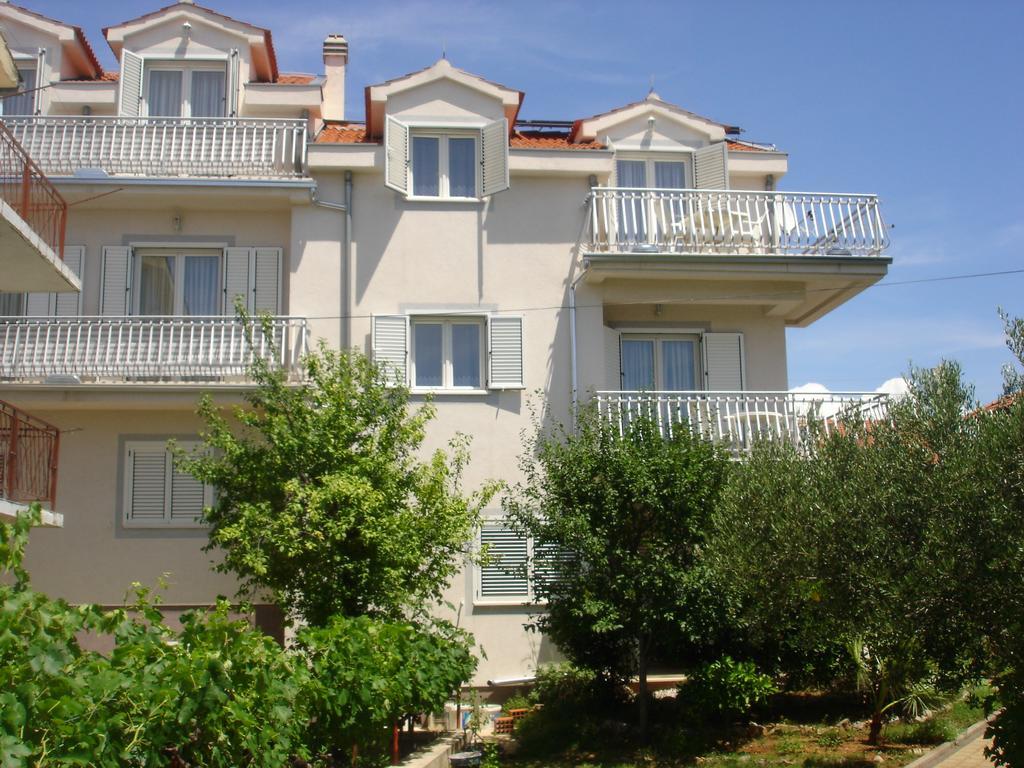 Apartments Gardijan Vodice Exteriör bild